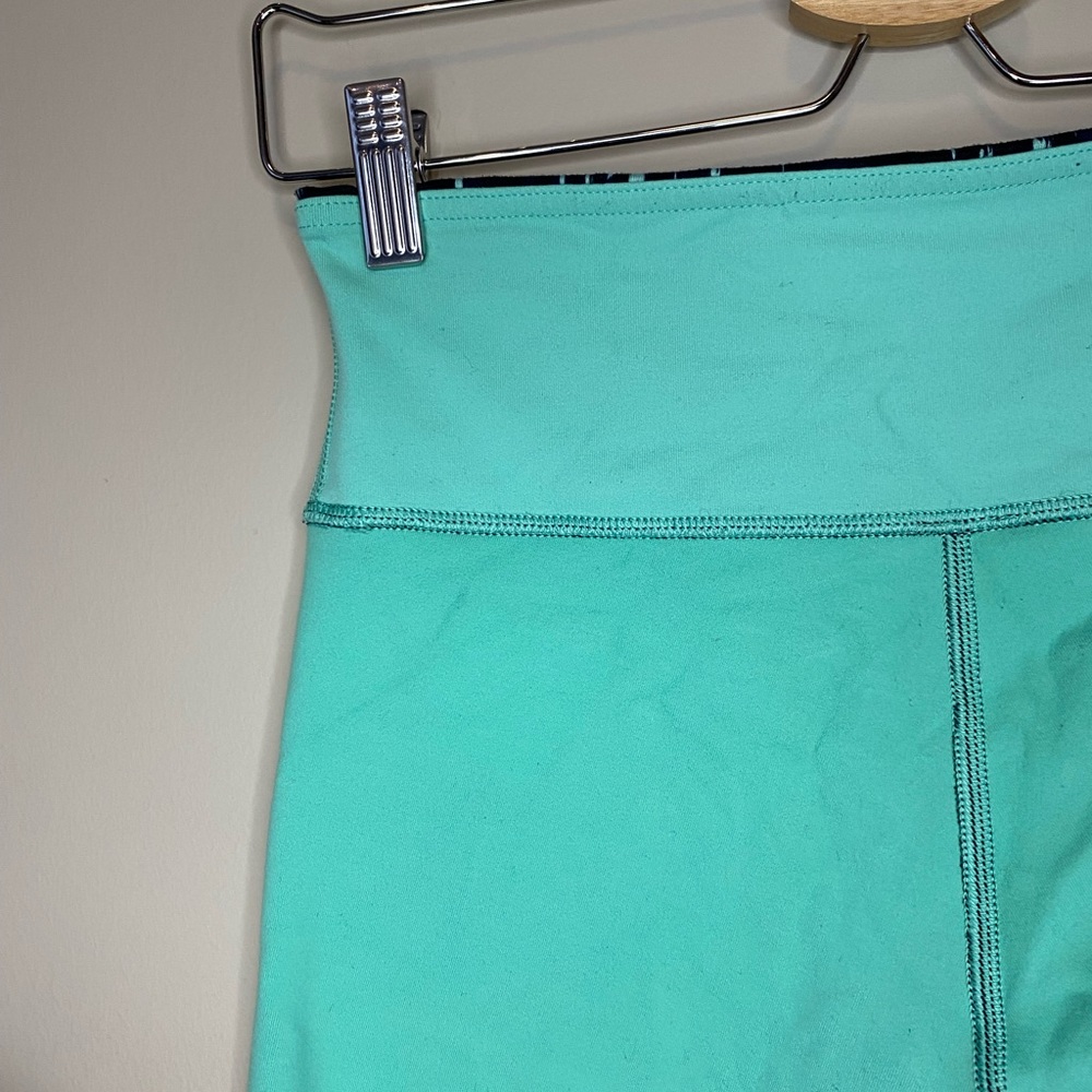 Lululemon minty sea foam/dark green reversible leggings